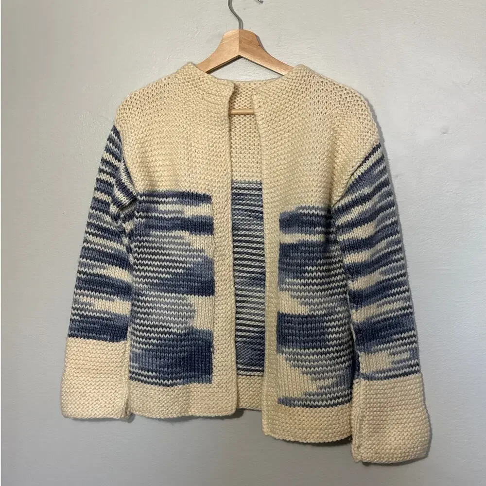 Women's Size M Hand Knit Blue and Cream Cloud Abstract Pattern Chunky Cardigan